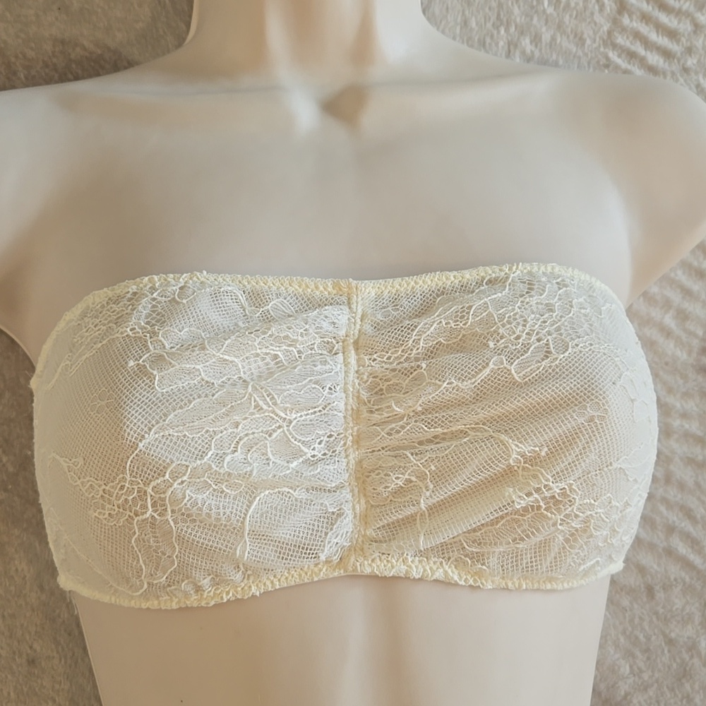 NEW Urban Outfitters Kimchi Blue Lace Bandeau Bra Size S